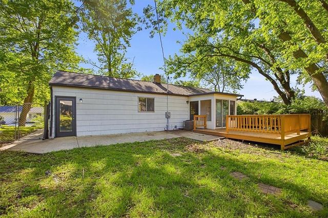 5910 N Park Avenue, Gladstone, MO 64118