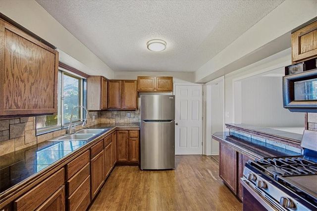 5910 N Park Avenue, Gladstone, MO 64118