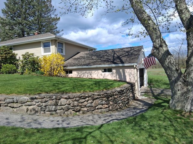 43 Robin Rd, Worcester, MA 01604