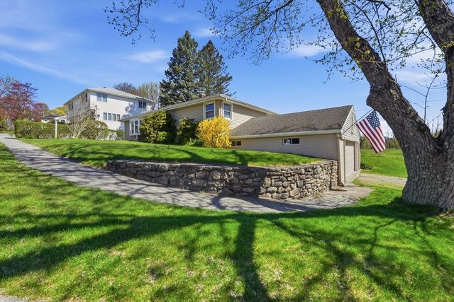 43 Robin Rd, Worcester, MA 01604