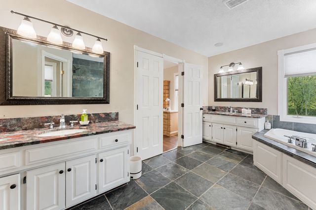 6453 Oxford Road N, Shakopee, MN 55379