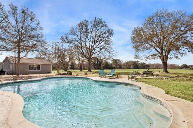 2489 Bartlett Road, Sealy, TX 77474