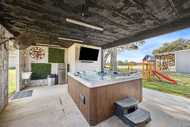 2489 Bartlett Road, Sealy, TX 77474