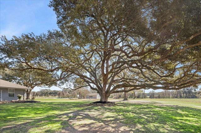 2489 Bartlett Road, Sealy, TX 77474