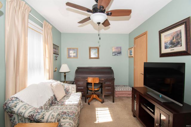 1025 E 485 N, Howe, IN 46746