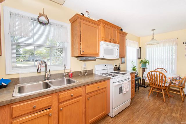 1025 E 485 N, Howe, IN 46746