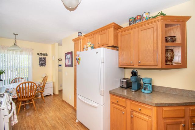 1025 E 485 N, Howe, IN 46746