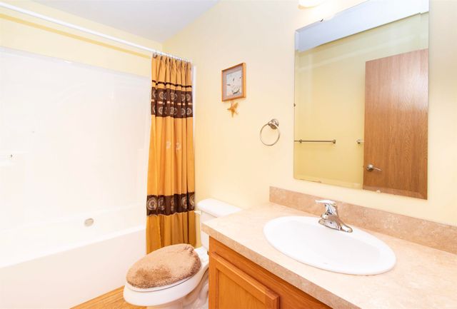 1025 E 485 N, Howe, IN 46746