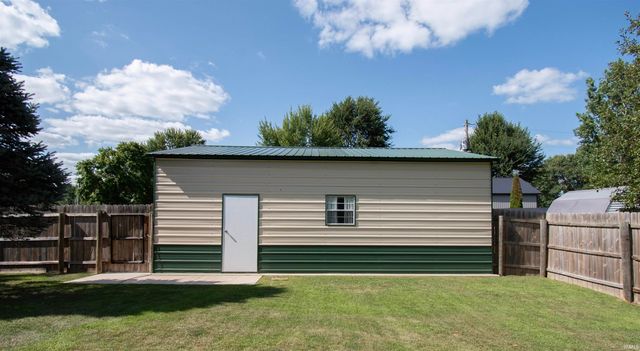 1025 E 485 N, Howe, IN 46746