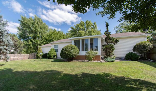 1025 E 485 N, Howe, IN 46746