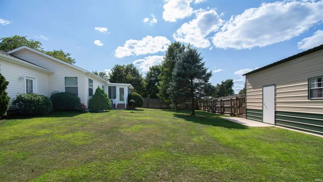 1025 E 485 N, Howe, IN 46746