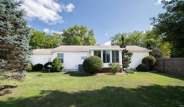 1025 E 485 N, Howe, IN 46746