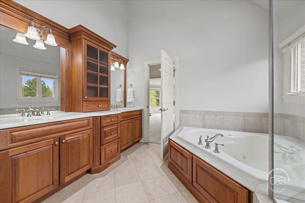 Image 15 of property listing at 38W535 RED BAY Court, St. Charles, IL 60175