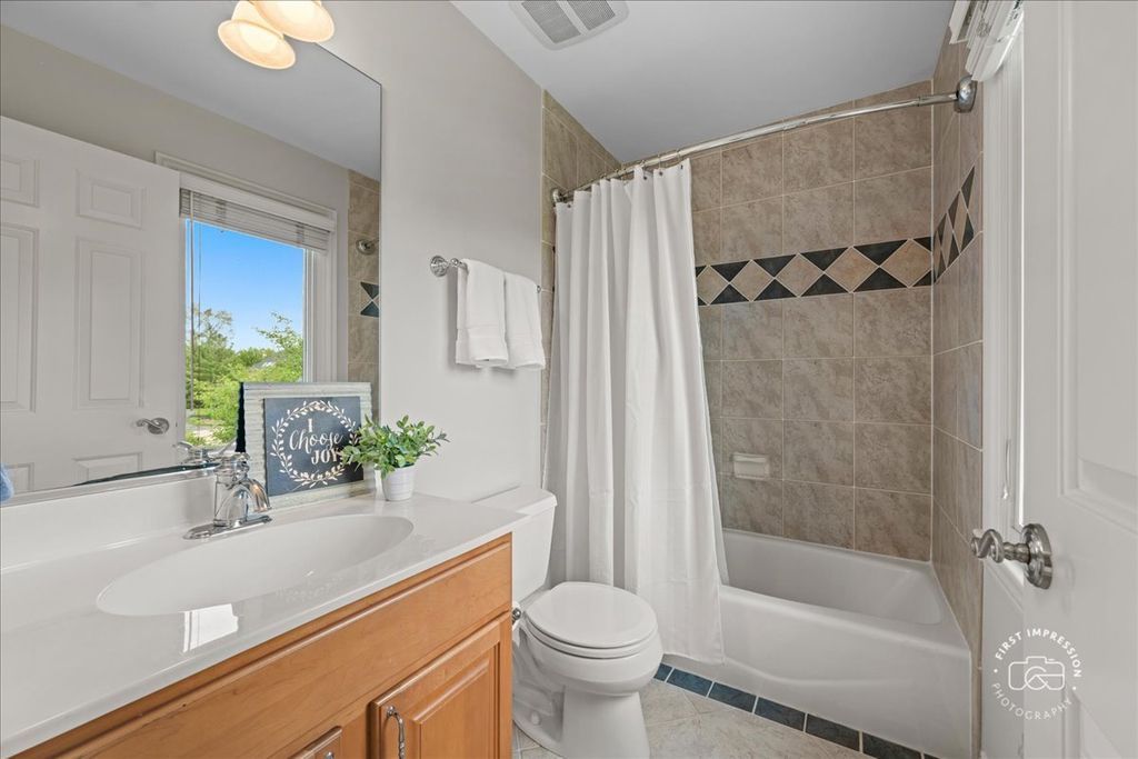 Image 17 of property listing at 38W535 RED BAY Court, St. Charles, IL 60175