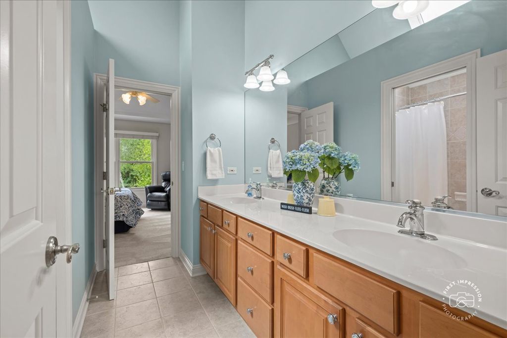 Image 19 of property listing at 38W535 RED BAY Court, St. Charles, IL 60175
