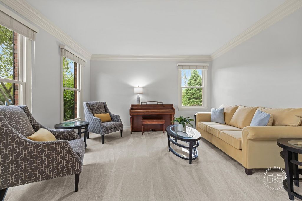 Image 3 of property listing at 38W535 RED BAY Court, St. Charles, IL 60175