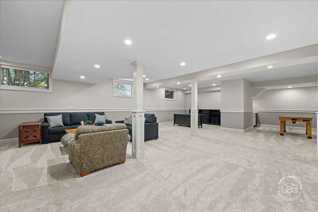 Image 21 of property listing at 38W535 RED BAY Court, St. Charles, IL 60175