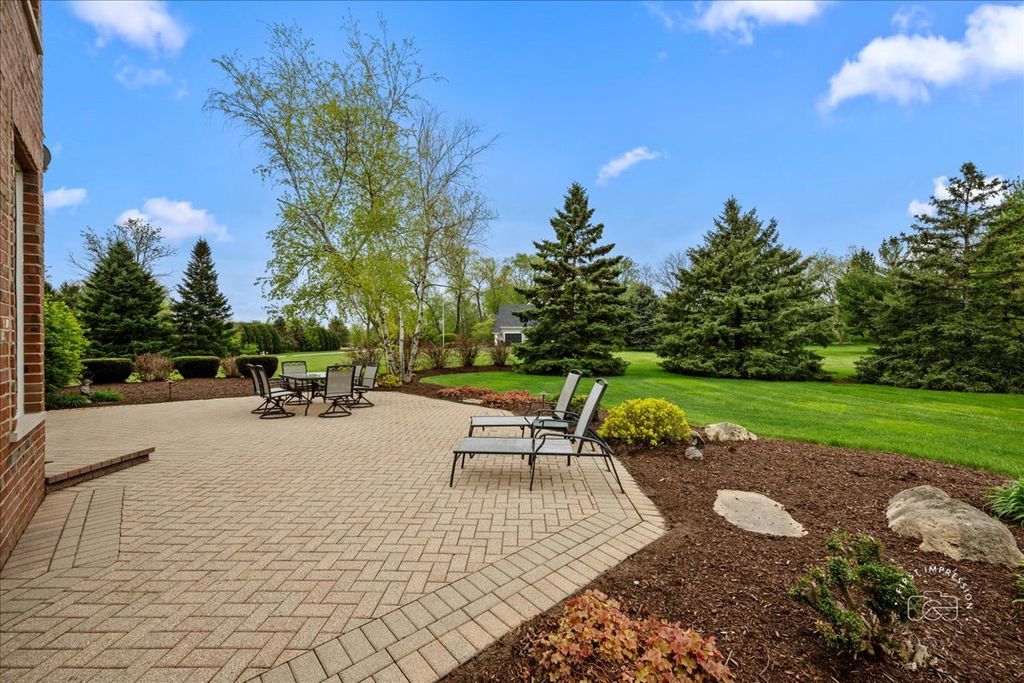 Image 27 of property listing at 38W535 RED BAY Court, St. Charles, IL 60175