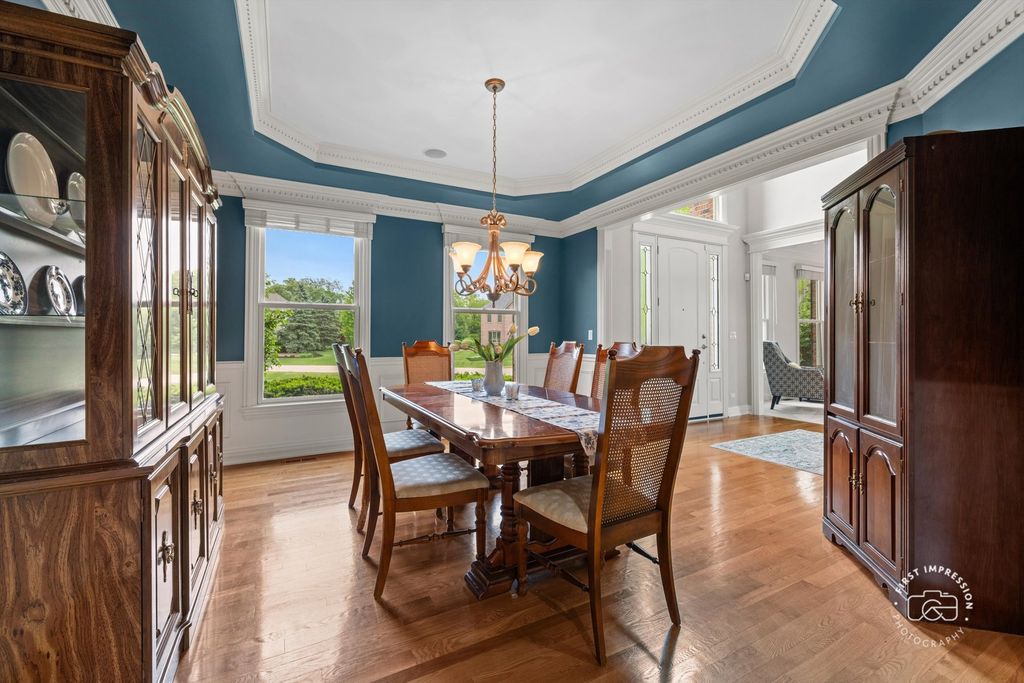 Image 4 of property listing at 38W535 RED BAY Court, St. Charles, IL 60175