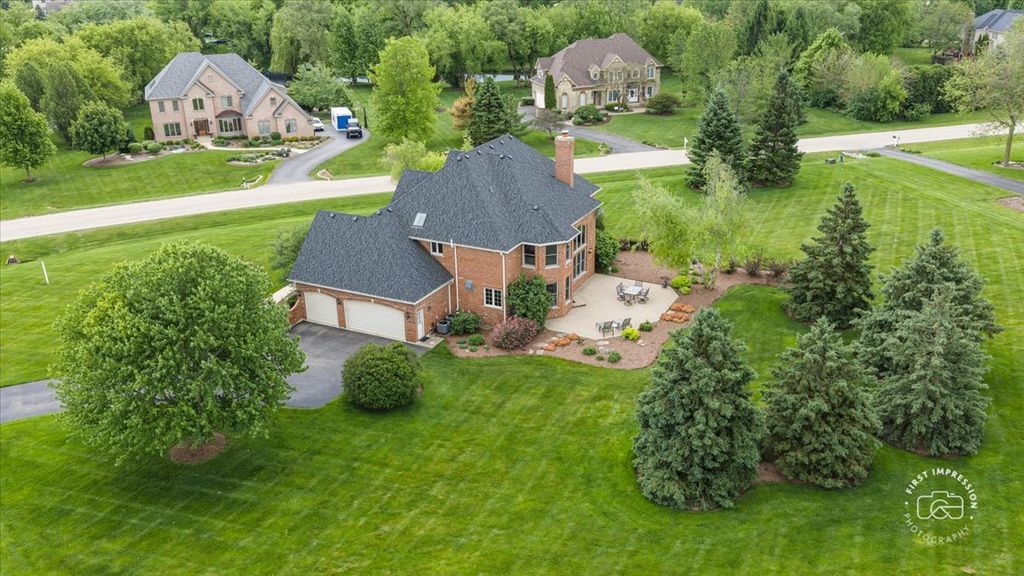 Image 31 of property listing at 38W535 RED BAY Court, St. Charles, IL 60175