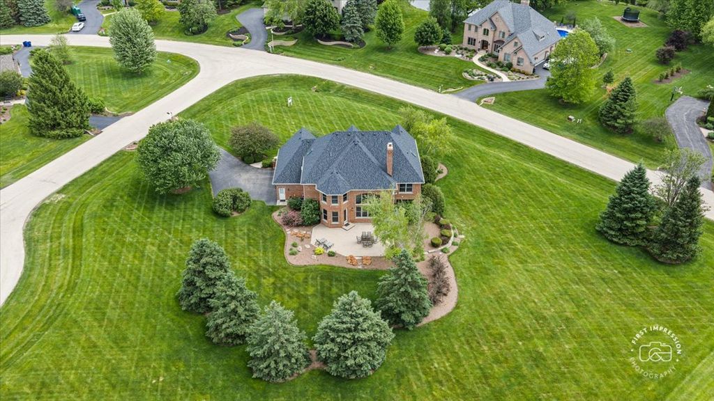 Image 32 of property listing at 38W535 RED BAY Court, St. Charles, IL 60175