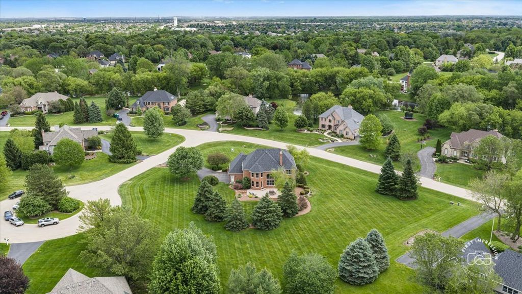 Image 33 of property listing at 38W535 RED BAY Court, St. Charles, IL 60175
