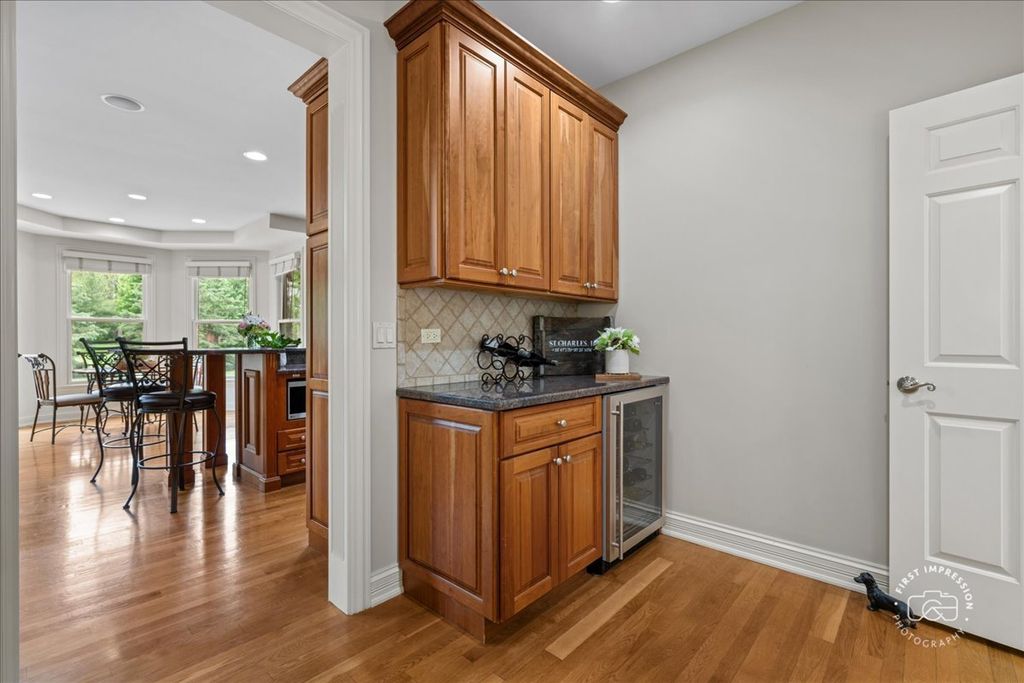 Image 9 of property listing at 38W535 RED BAY Court, St. Charles, IL 60175