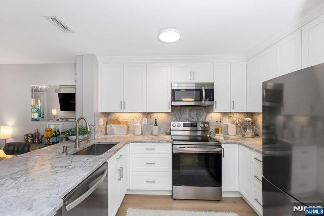 26 Avenue Port Imp B37, West New York, NJ 07093