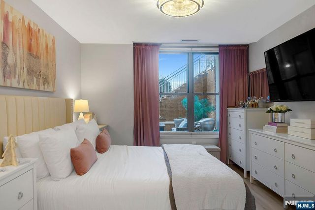 26 Avenue Port Imp B37, West New York, NJ 07093