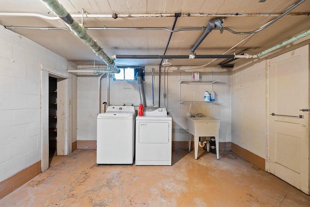 953 ROSCOE STREET, Green Bay, WI 54304