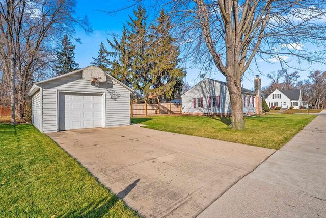 953 ROSCOE STREET, Green Bay, WI 54304