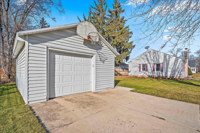 953 ROSCOE STREET, Green Bay, WI 54304