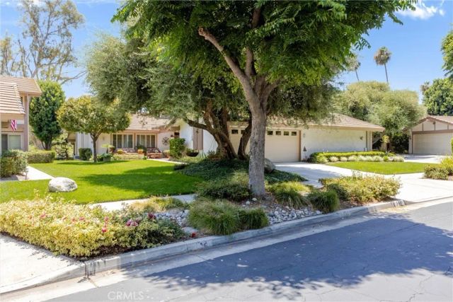 740 Via Zapata, Riverside, CA 92507