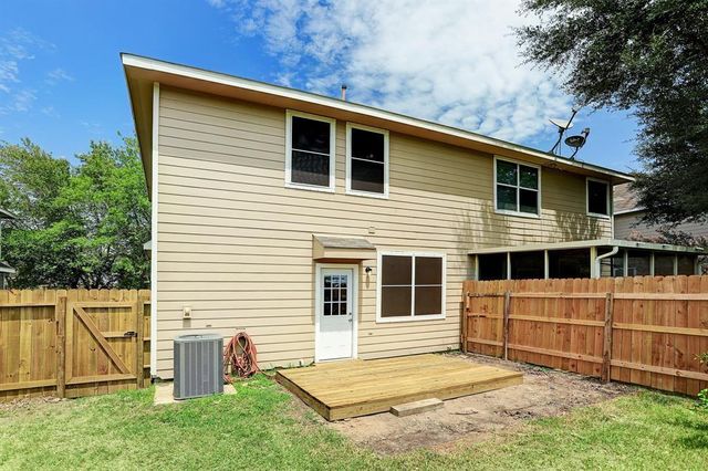281 Brandy Ridge, Dickinson, TX 77539