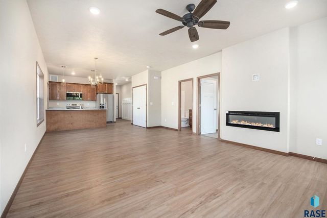 815 N Marquette Pl, Sioux Falls, SD 57110