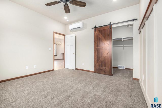 815 N Marquette Pl, Sioux Falls, SD 57110
