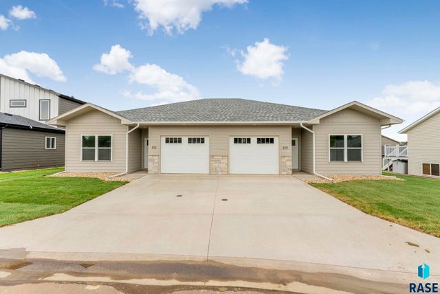 815 N Marquette Pl, Sioux Falls, SD 57110