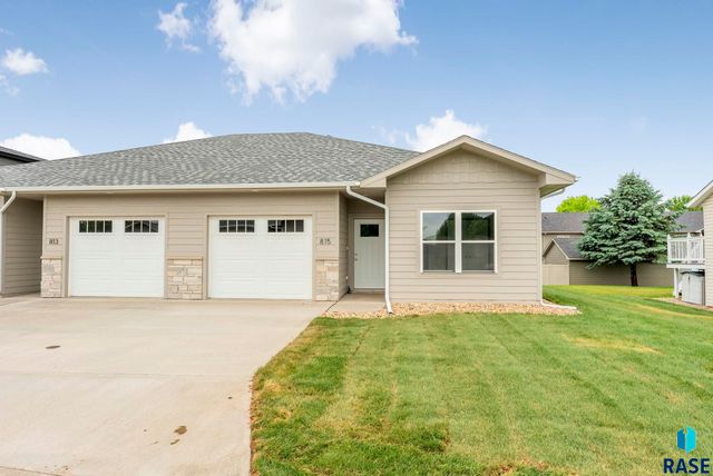 815 N Marquette Pl, Sioux Falls, SD 57110