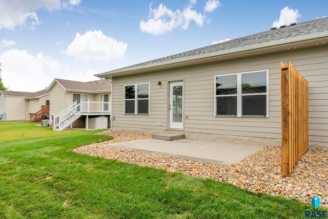 815 N Marquette Pl, Sioux Falls, SD 57110