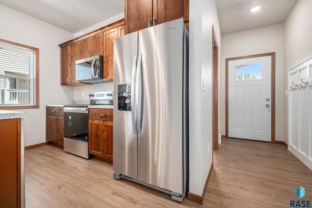 815 N Marquette Pl, Sioux Falls, SD 57110