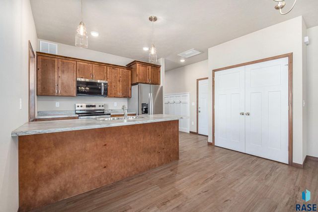 815 N Marquette Pl, Sioux Falls, SD 57110