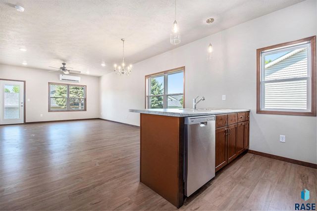 815 N Marquette Pl, Sioux Falls, SD 57110