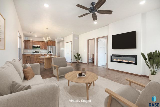815 N Marquette Pl, Sioux Falls, SD 57110