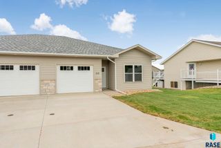 815 N Marquette Pl, Sioux Falls, SD 57110