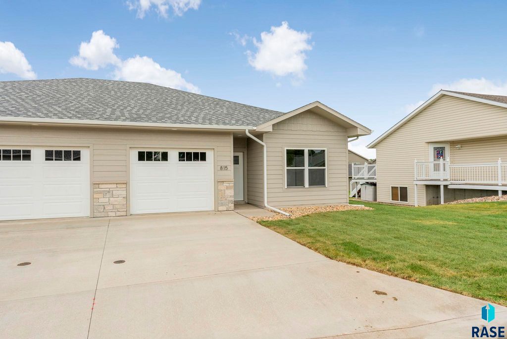 815 N Marquette Pl, Sioux Falls, SD 57110