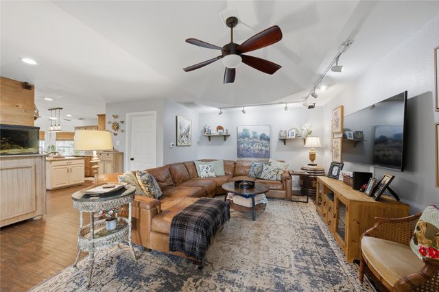 603 Country Club Circle, Athens, TX 75751