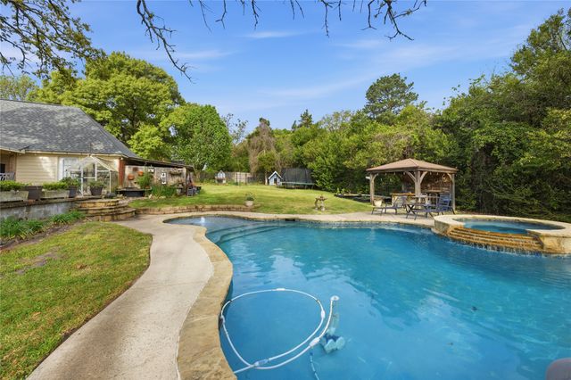 603 Country Club Circle, Athens, TX 75751