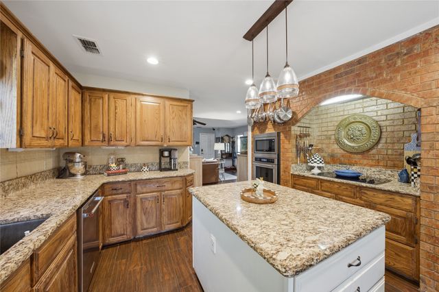 603 Country Club Circle, Athens, TX 75751