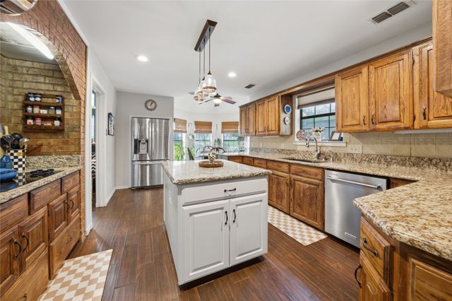603 Country Club Circle, Athens, TX 75751
