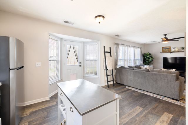 1233 Alandee St, Nashville, TN 37214